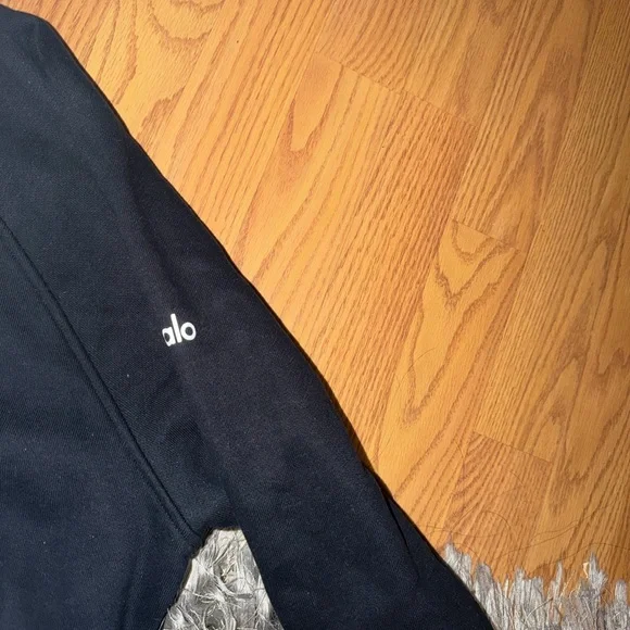 ALO Yoga Black Pullover - Picture 2 of 3